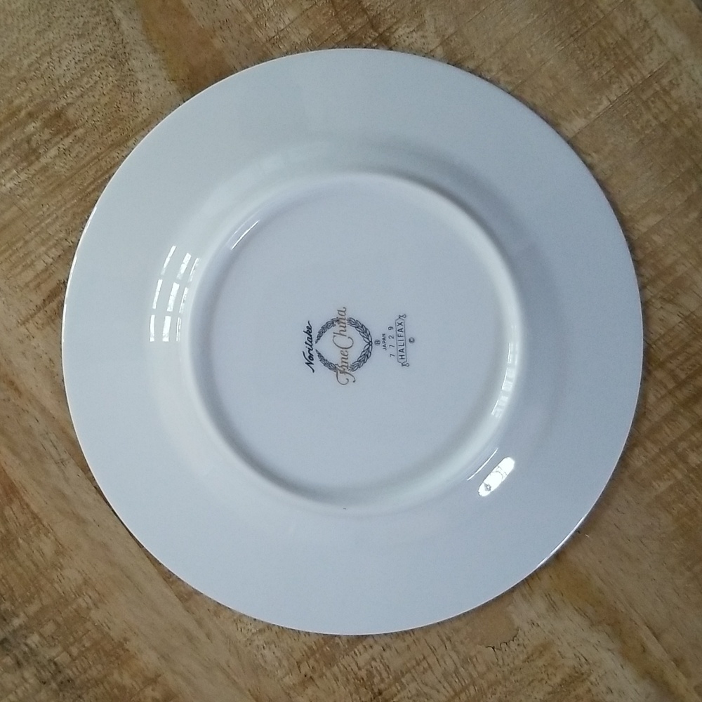 Noritake Halifax Dessert/Appetizer Plates - Set of 4 - Picture 3 of 9